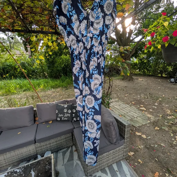 Floral Maxi Dress in Blue and White - Picture 3 of 7